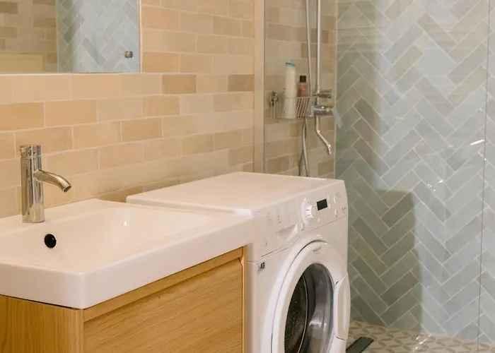 Simplicity Universitate ブカレスト