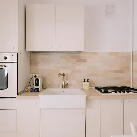 Simplicity Universitate * Bucarest